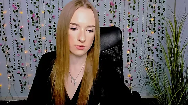 Snapshot of doll_vey chatting on 03-07-25, 03:39 doll vey online show from 03-07-25, 03:39