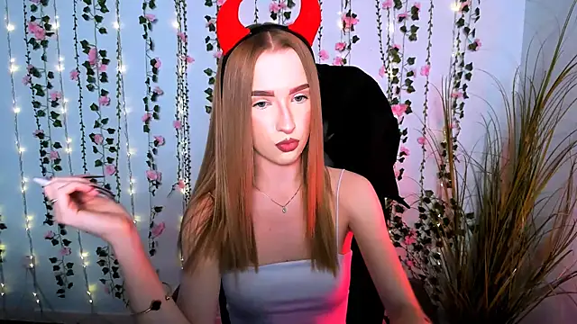 Snapshot of doll_vey chatting on 09-13-25, 07:02 doll vey online show from 09-13-25, 07:02