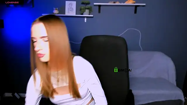 Snapshot of doll_vey chatting on 10-19-25, 07:14 doll vey online show from 10-19-25, 07:14