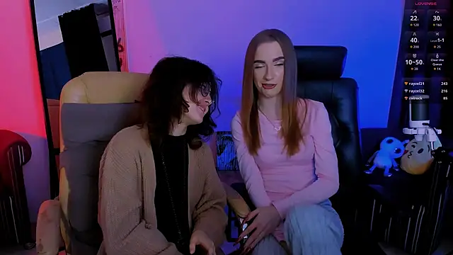 Snapshot of doll_vey chatting on 11-14-25, 01:04 doll vey online show from 11-14-25, 01:04