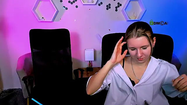 Snapshot of doll_vey chatting on 11-20-25, 09:25 doll vey online show from 11-20-25, 09:25