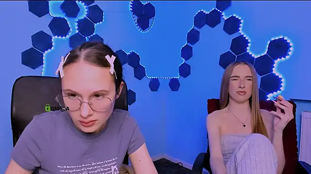 Snapshot of doll_vey chatting on 12-20-25, 08:16 doll vey online show from 12-20-25, 08:16