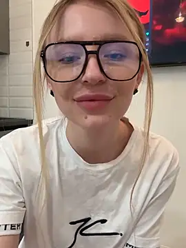 Snapshot of EvaBrooklyn chatting on 03-01-25, 05:05 EvaBrooklyn online show from 03-01-25, 05:05