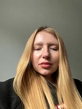 Snapshot of EvaBrooklyn chatting on 03-02-25, 11:29 EvaBrooklyn online show from 03-02-25, 11:29