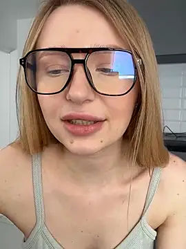 Snapshot of EvaBrooklyn chatting on 03-08-25, 09:50 EvaBrooklyn online show from 03-08-25, 09:50