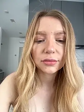 Snapshot of EvaBrooklyn chatting on 03-09-25, 06:39 EvaBrooklyn online show from 03-09-25, 06:39