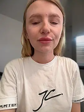 Snapshot of EvaBrooklyn chatting on 03-13-25, 03:33 EvaBrooklyn online show from 03-13-25, 03:33