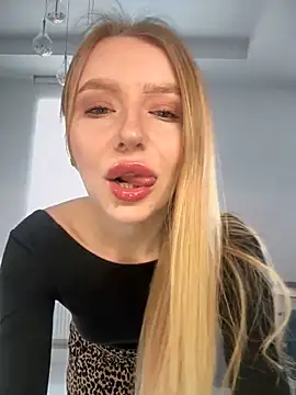 Snapshot of EvaBrooklyn chatting on 03-13-25, 11:41 EvaBrooklyn online show from 03-13-25, 11:41