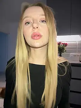 Snapshot of EvaBrooklyn chatting on 03-13-25, 03:39 EvaBrooklyn online show from 03-13-25, 03:39