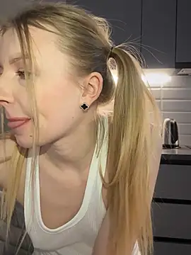 Snapshot of EvaBrooklyn chatting on 03-21-25, 03:57 EvaBrooklyn online show from 03-21-25, 03:57