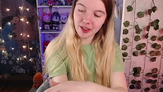 Snapshot of Strawberry_juli chatting on 02-27-25, 05:24 Strawberry juli online show from 02-27-25, 05:24