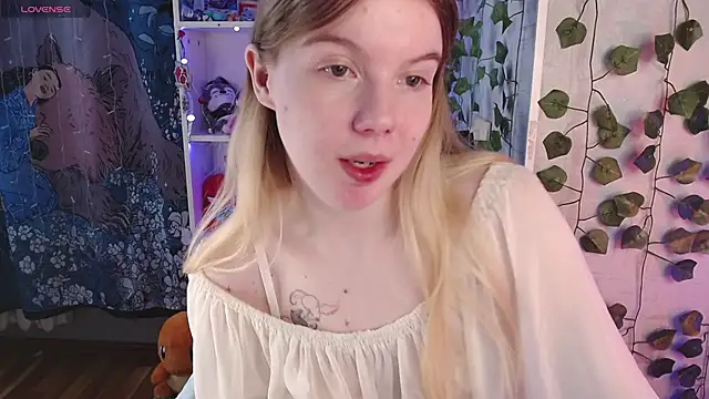 Snapshot of Strawberry_juli chatting on 03-11-25, 05:38 Strawberry juli online show from 03-11-25, 05:38