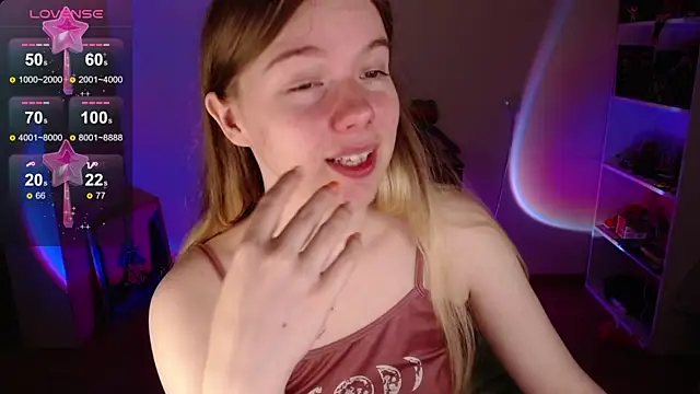 Snapshot of Strawberry_juli chatting on 09-22-25, 07:43 Strawberry juli online show from 09-22-25, 07:43