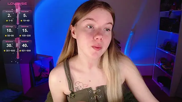 Snapshot of Strawberry_juli chatting on 10-02-25, 05:58 Strawberry juli online show from 10-02-25, 05:58