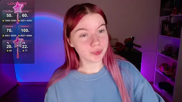 Snapshot of Strawberry_juli chatting on 11-10-25, 04:11 Strawberry juli online show from 11-10-25, 04:11