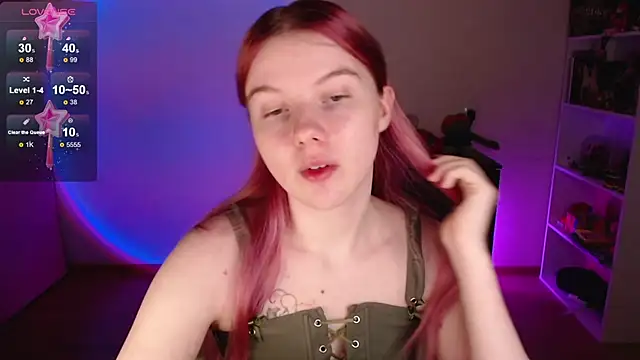 Snapshot of Strawberry_juli chatting on 11-13-25, 01:21 Strawberry juli online show from 11-13-25, 01:21