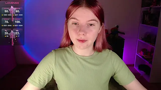 Snapshot of Strawberry_juli chatting on 11-22-25, 09:30 Strawberry juli online show from 11-22-25, 09:30