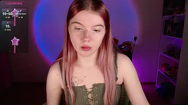 Snapshot of Strawberry_juli chatting on 12-17-25, 06:41 Strawberry juli online show from 12-17-25, 06:41