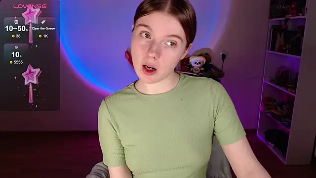 Snapshot of Strawberry_juli chatting on 02-13-26, 01:45 Strawberry juli online show from 02-13-26, 01:45