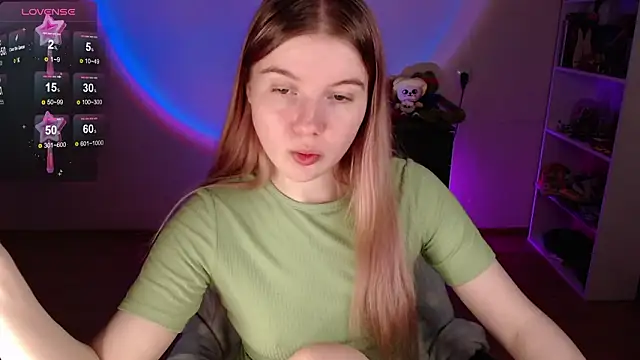 Snapshot of Strawberry_juli chatting on 02-16-26, 01:29 Strawberry juli online show from 02-16-26, 01:29