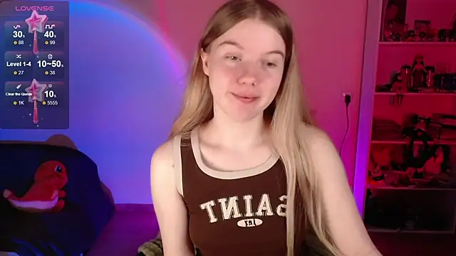 Strawberry juli online show from 05-18-26, 05:46