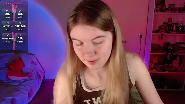 Strawberry juli online show from 05-19-26, 05:36