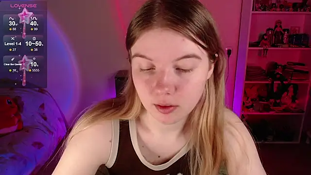 Strawberry juli online show from 05-20-26, 03:13