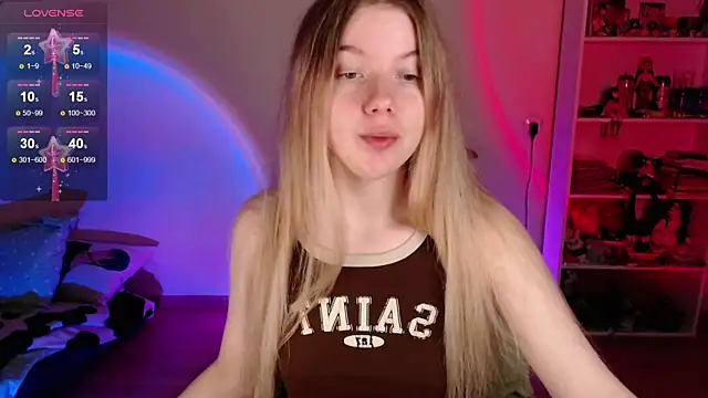 Strawberry juli online show from 05-23-26, 03:01