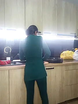 zoeylarkens online show from 10-29-25, 01:57