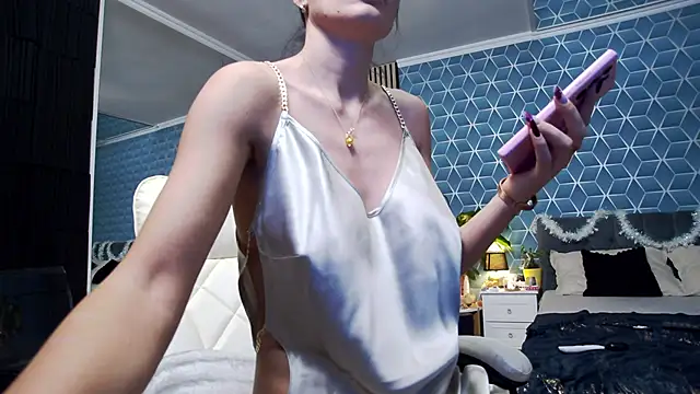 zoeylarkens online show from 12-17-25, 07:31