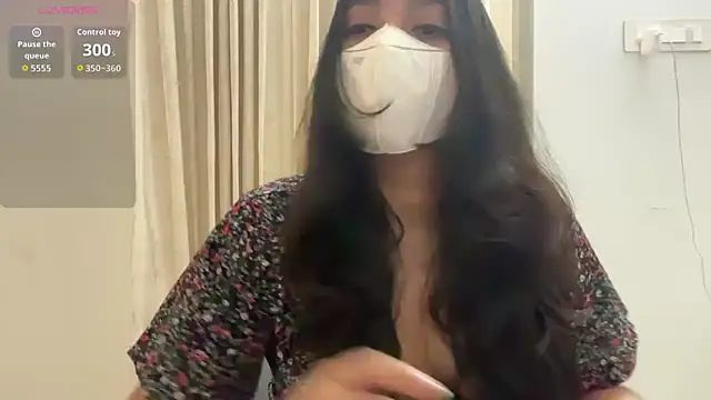 Snapshot of oviyakalra chatting on 10-30-25, 04:03 oviyakalra online show from 10-30-25, 04:03