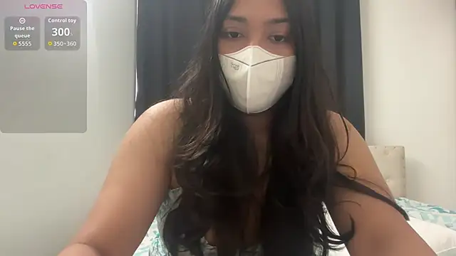 Snapshot of oviyakalra chatting on 12-15-25, 05:23 oviyakalra online show from 12-15-25, 05:23