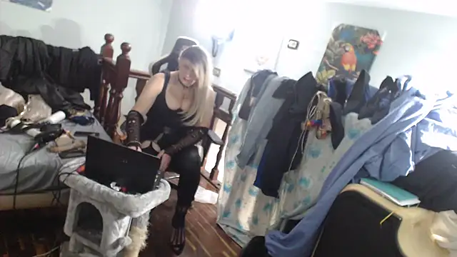 Snapshot of emmex671 chatting on 02-22-25, 12:40 emmex671 online show from 02-22-25, 12:40