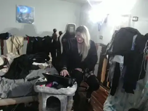 Snapshot of emmex671 chatting on 03-09-25, 12:31 emmex671 online show from 03-09-25, 12:31