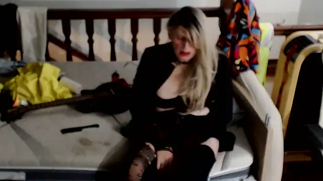 Snapshot of emmex671 chatting on 09-23-25, 06:05 emmex671 online show from 09-23-25, 06:05