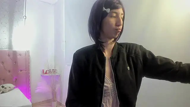 loverisu-coral online show from 03-09-26, 09:41