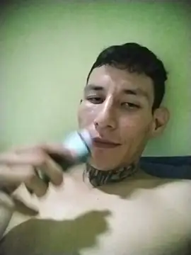 Snapshot of averno777 chatting on 06-12-26, 02:32 averno777 online show from 06-12-26, 02:32