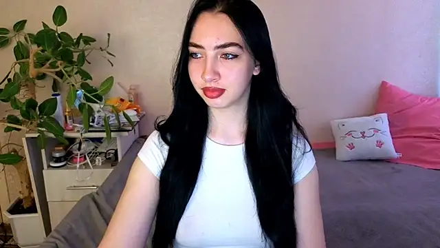 WildKittenX  online show from 06-10-26, 04:01