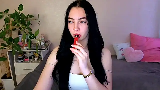 WildKittenX  online show from 06-14-26, 04:03