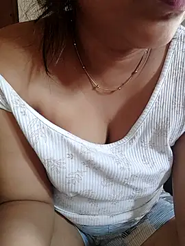 Snapshot of pallu_telgu_kannada chatting on 10-17-25, 07:00 pallu telgu kannada online show from 10-17-25, 07:00