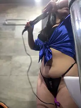 Snapshot of Mila_LS chatting on 09-23-25, 01:03 Mila LS online show from 09-23-25, 01:03