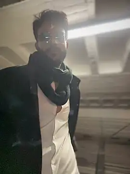 Snapshot of YJeromZCoxk chatting on 03-11-25, 04:07 YJeromZCoxk online show from 03-11-25, 04:07