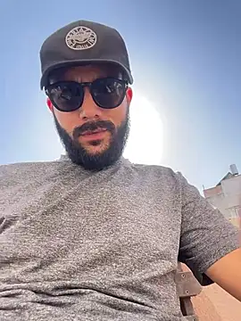 Snapshot of YJeromZCoxk chatting on 11-22-25, 10:25 YJeromZCoxk online show from 11-22-25, 10:25