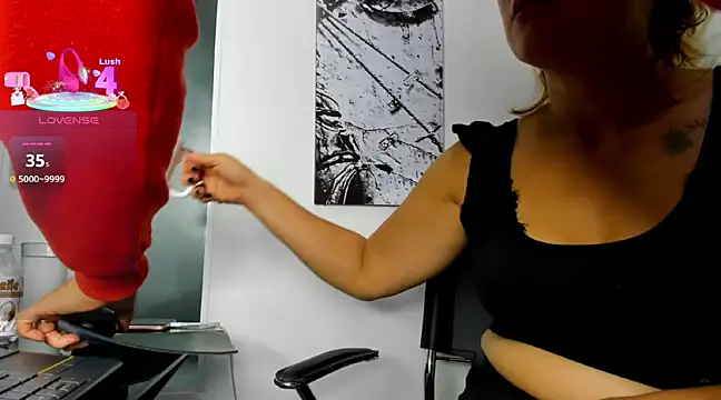 Snapshot of Allison_greey chatting on 03-22-25, 12:35 Allison greey online show from 03-22-25, 12:35