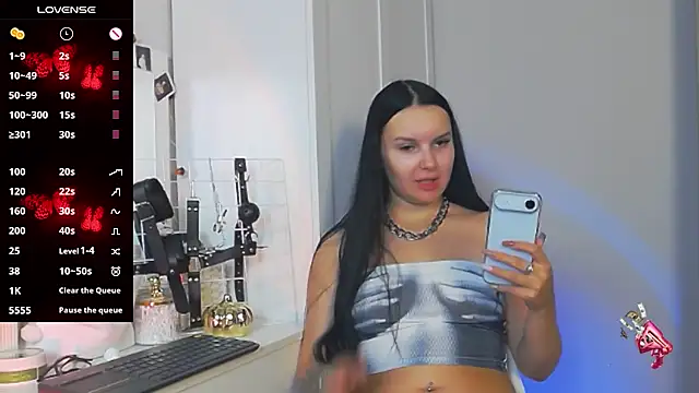 Miss Vic online show from 10-27-25, 03:38