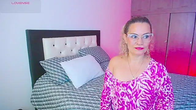 CarolinneFiotti online show from 09-27-25, 01:16