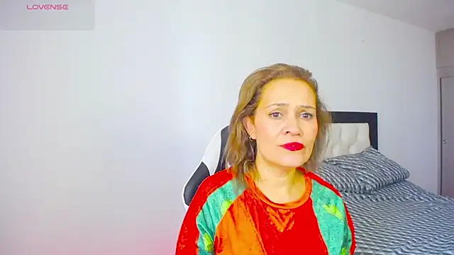 CarolinneFiotti online show from 11-01-25, 01:13