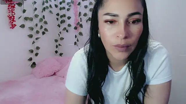 Snapshot of luna_lgomez_ chatting on 03-08-25, 11:05 luna lgomez  online show from 03-08-25, 11:05