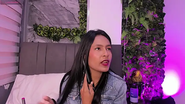 Fernanda liie  online show from 11-14-25, 12:48