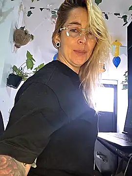 Sara Valkyri online show from 02-21-26, 02:51